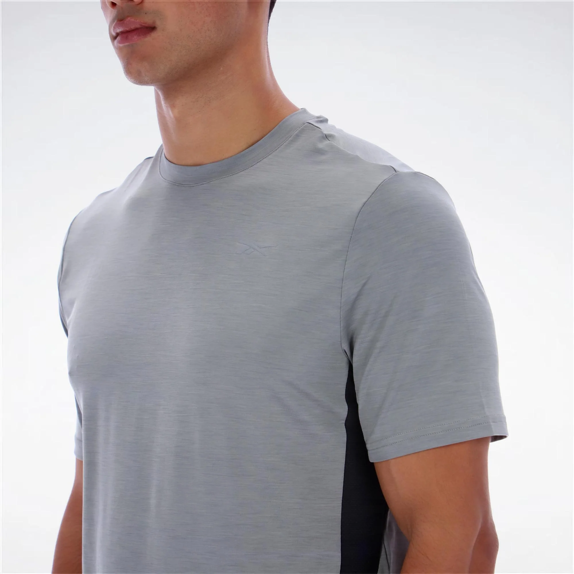 Remera Reebok Running Ss Dotted - Image 4
